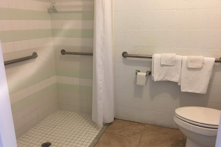 Room 12 of 26