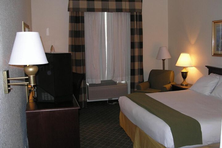 Room 27 of 48
