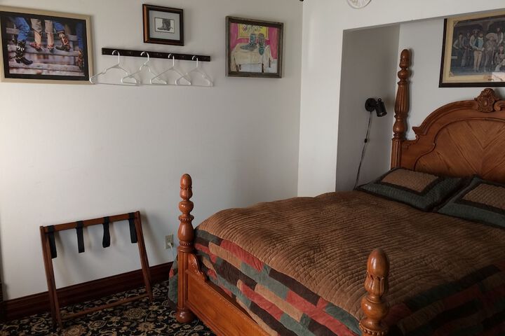 Room 32 of 77