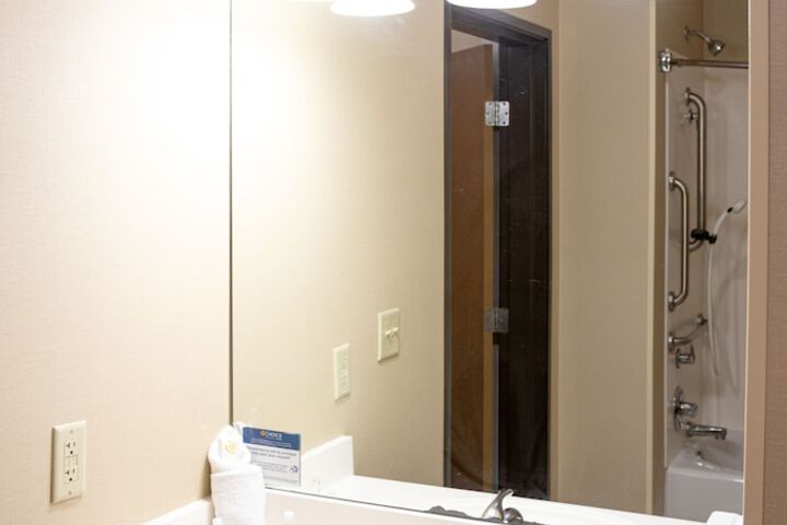 Room 32 of 93