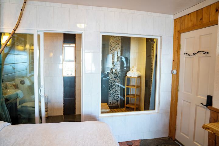 Room 32 of 151