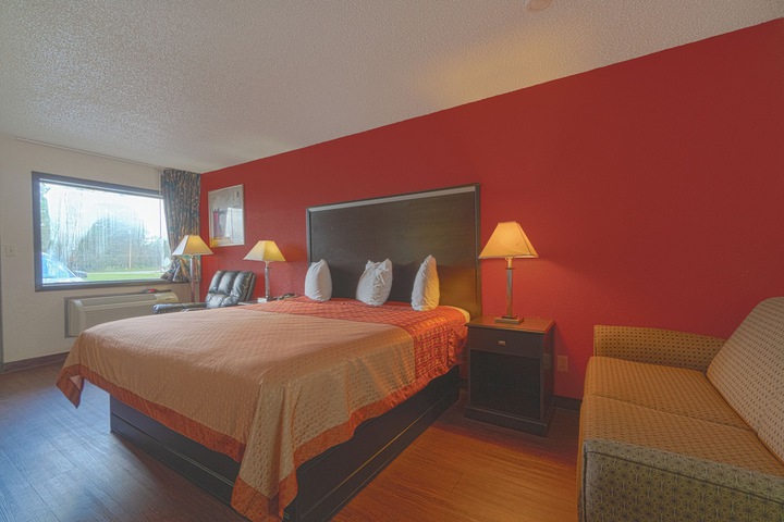 Regency Inn & Suites by OYO Bay City TX