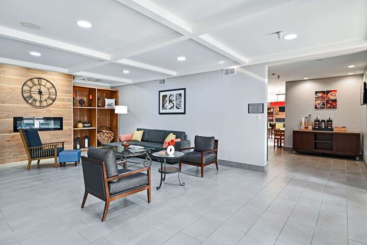 Country Inn & Suites by Radisson Bloomington-Normal Airport, IL