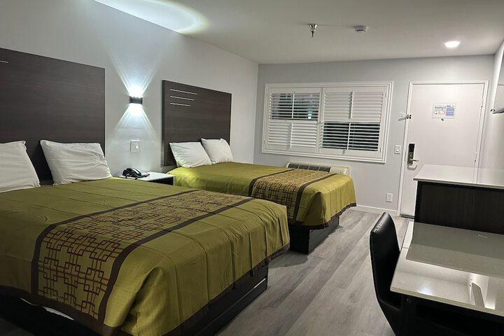 Room 8 of 10