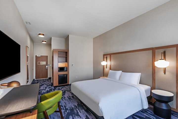 Room 14 of 28