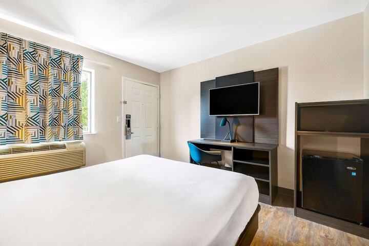 Motel 6 Kirkland WA - North Kirkland