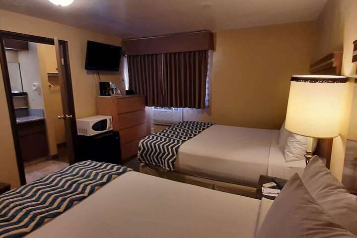 Room 11 of 28