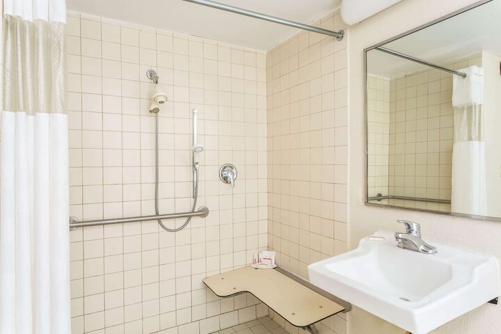 Room 14 of 30