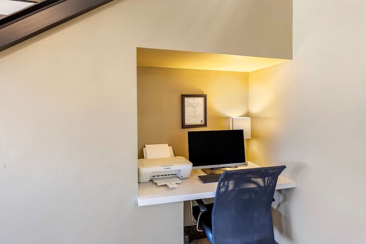 Business Center 47 of 48