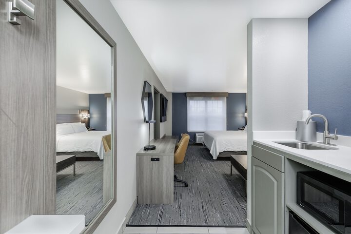 Room 27 of 46