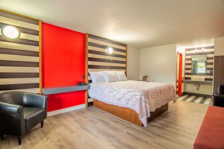 Room 17 of 27