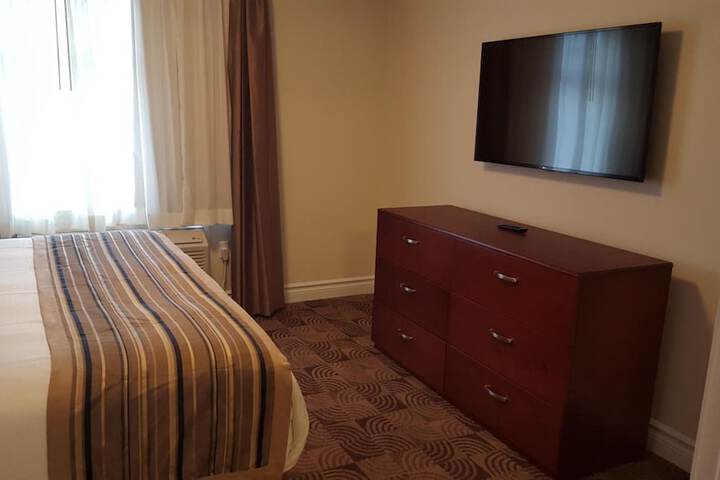 Room 27 of 47