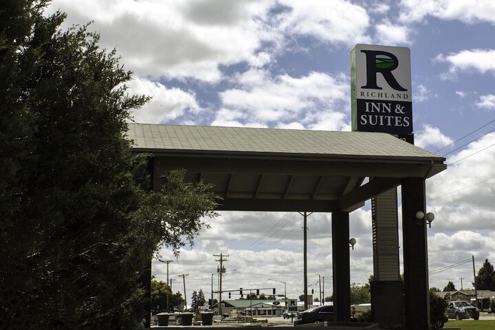 Richland Inn & Suites