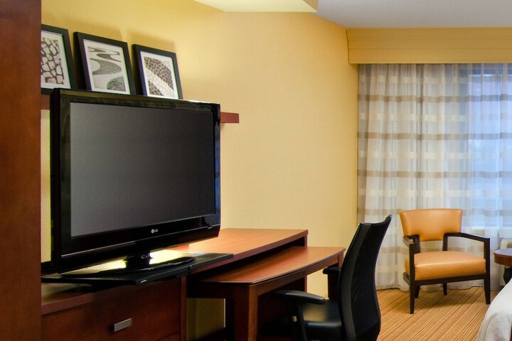 Room 9 of 27