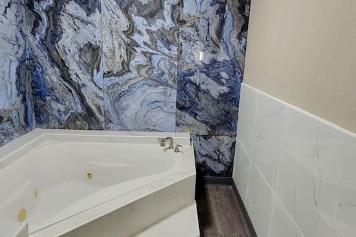 Budget Inn & Suites