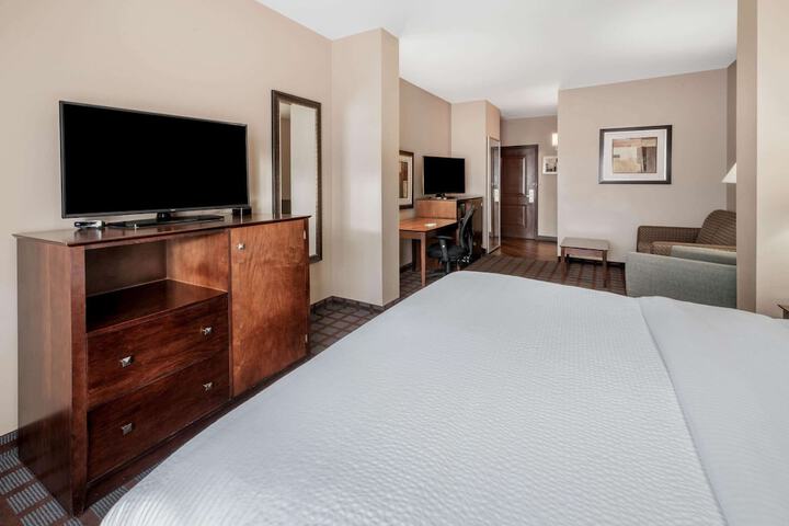 Room 10 of 29