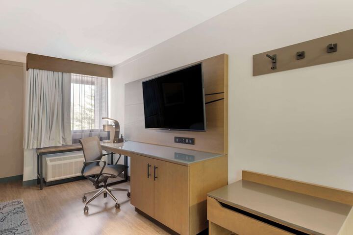 Room 9 of 32