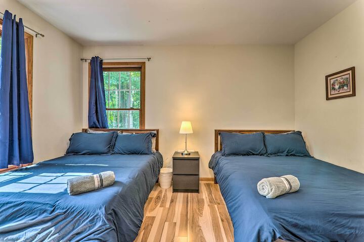 Poconos Retreat w / Game Room Hot Tub, & Sauna!