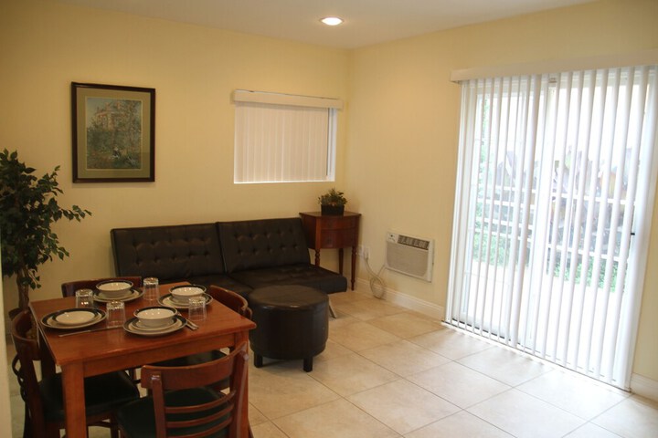 Room 6 of 25