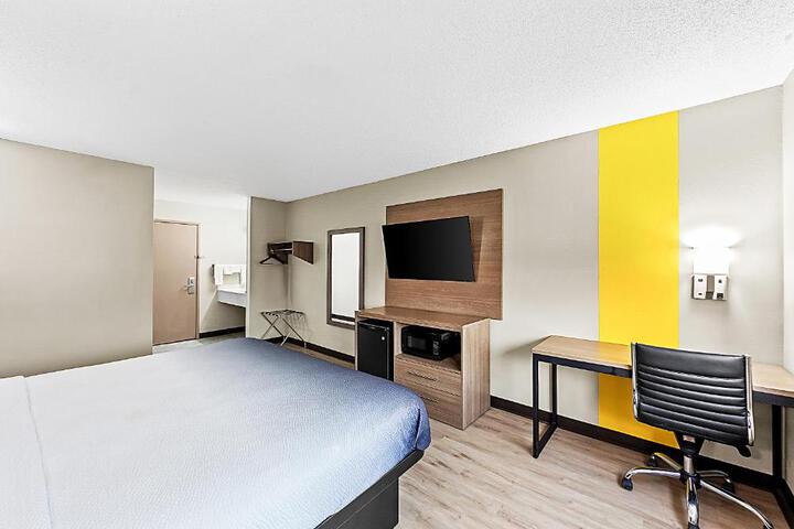 Super 8 by Wyndham Marston