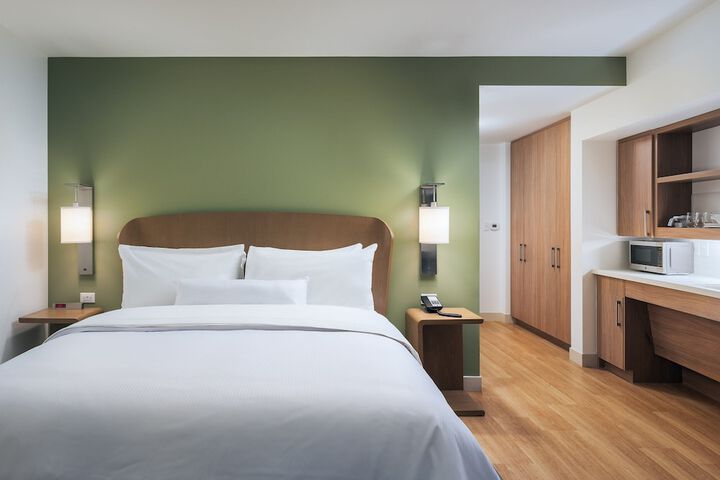 Room 26 of 65