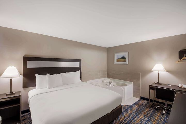 Room 14 of 30