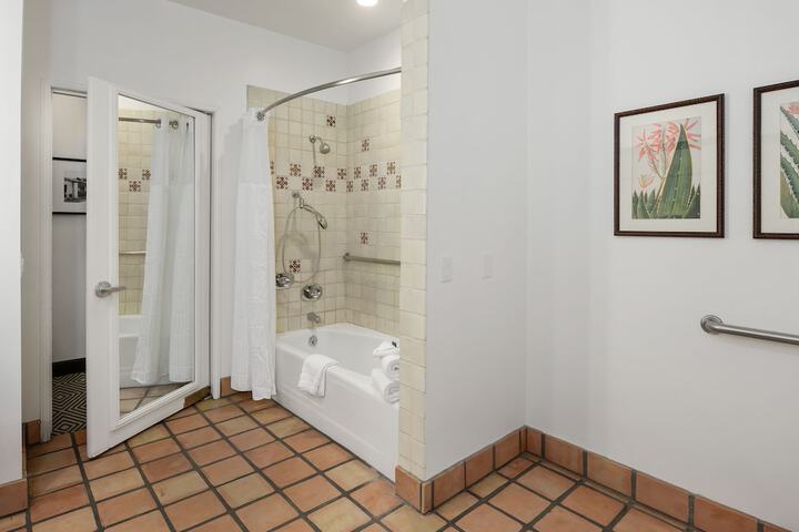 Room 47 of 189