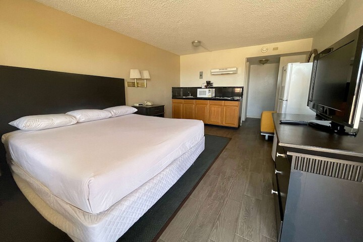 Room 10 of 26