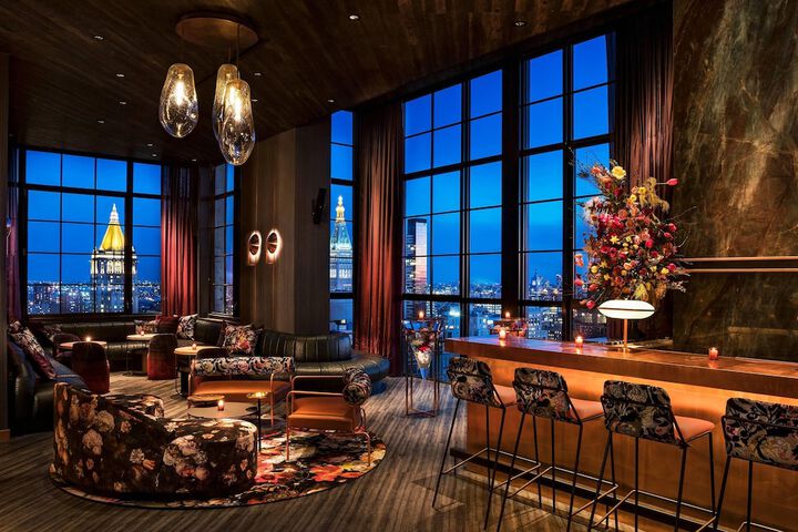 Lounge 55 of 68