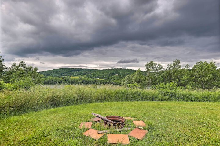 Apartment w / Shared Deck & View of Cowanesque Lake