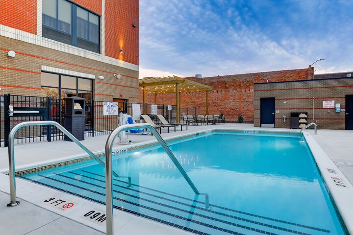 Pool 4 of 60