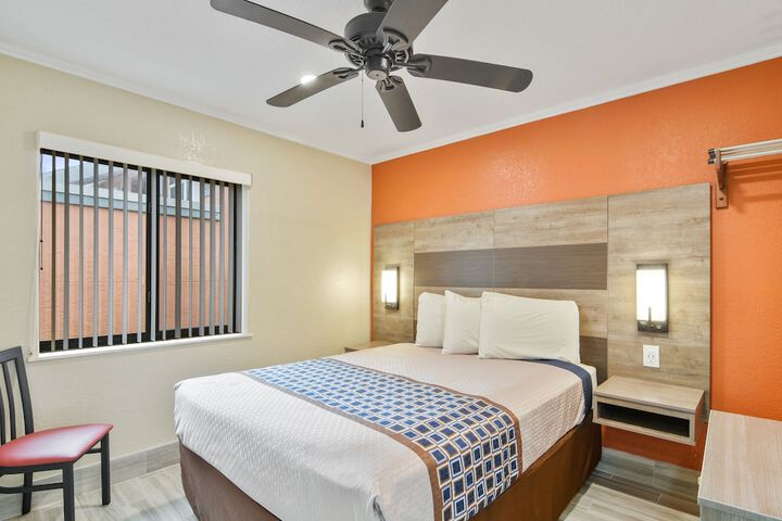 Room 13 of 25