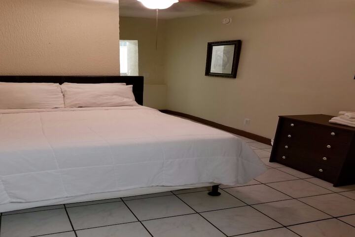 Monterey Inn Hotel