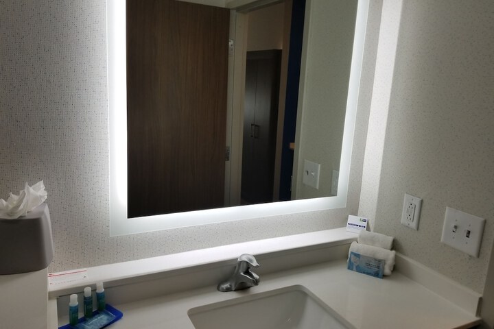 Room 43 of 70