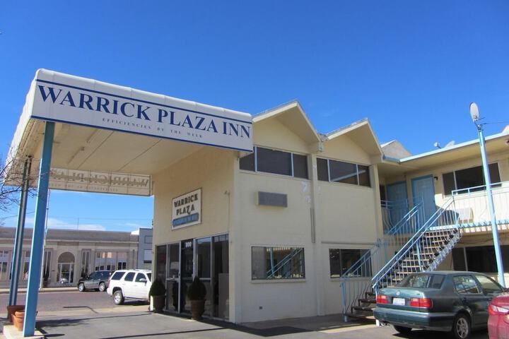 Warrick Plaza Inn
