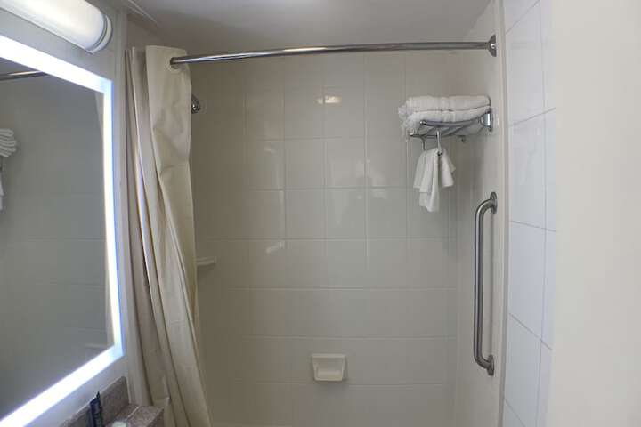 Room 10 of 16