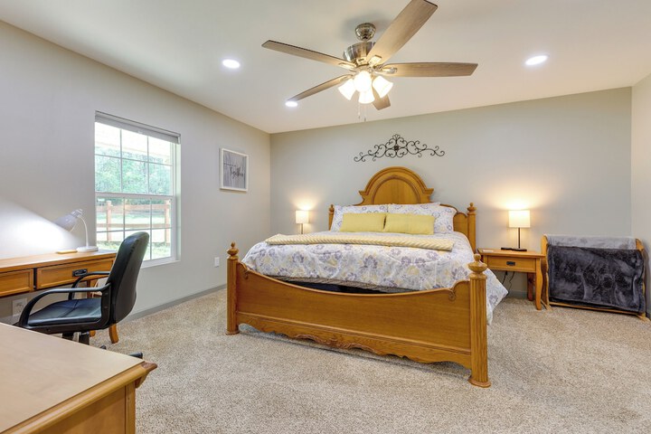 Rural Retreat w / Covered Porch Near Jackson
