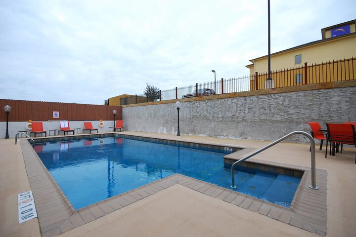 Pool 2 of 21
