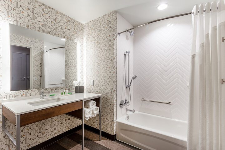 Holiday Inn & Suites Cedar Falls - Waterloo Event Center by IHG