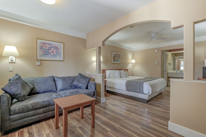 Shasta Pines Motel & Suites