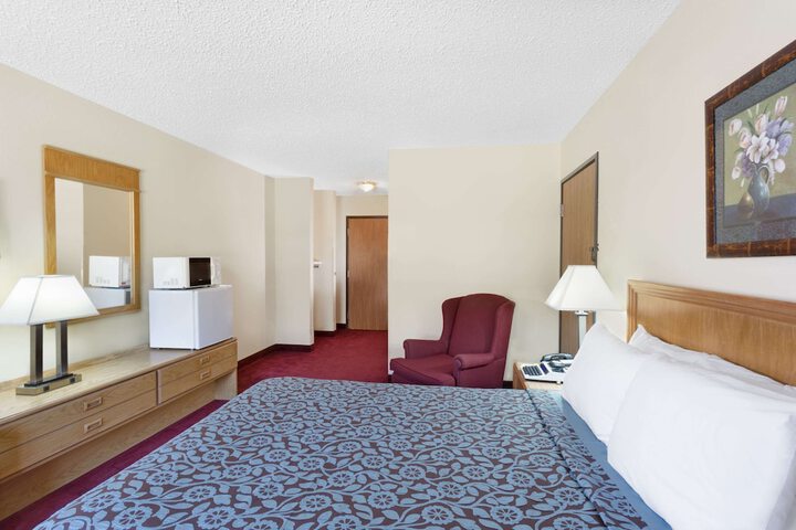 Room 6 of 15