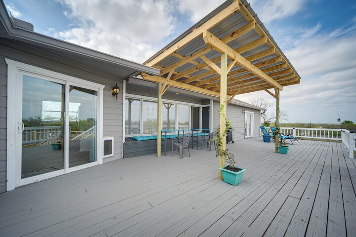Pet-friendly Texas Retreat w / Deck & Gas Grill!