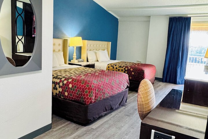Room 13 of 40