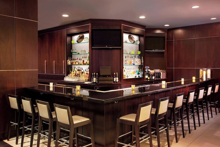 Lounge 21 of 23