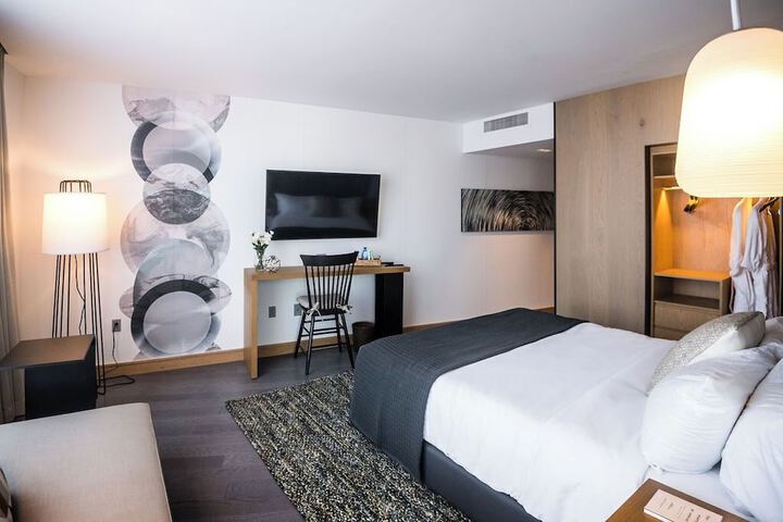 The Windsor Suites