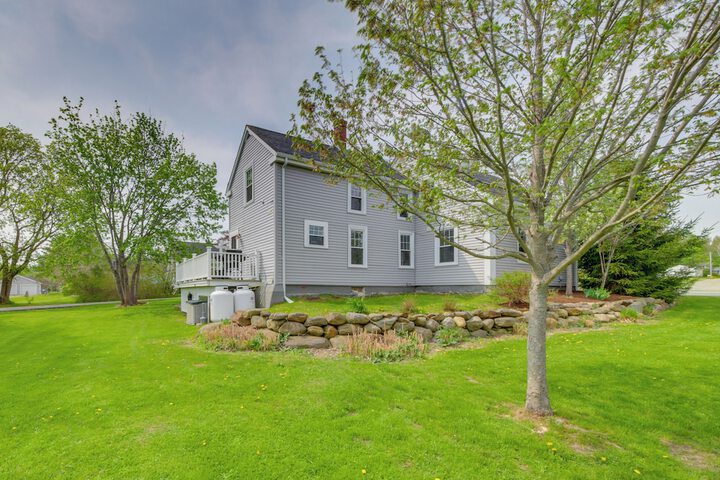 Rockland Home w / Deck 5 Mins to Historic Downtown!