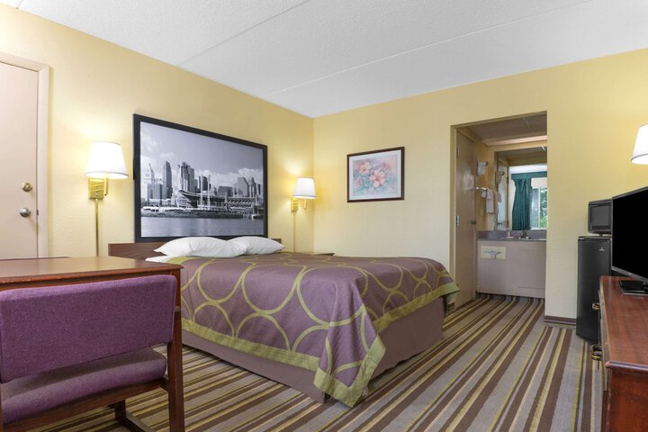Room 13 of 16