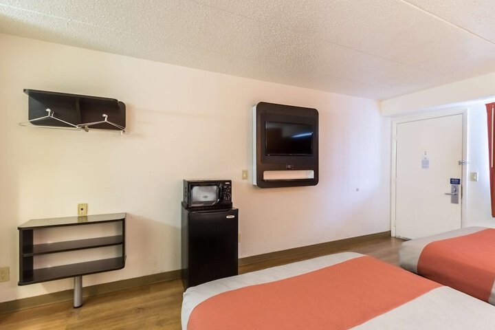 Room 34 of 40
