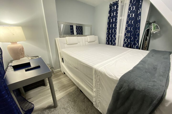 Nice 2 bedroom Apt With Patio