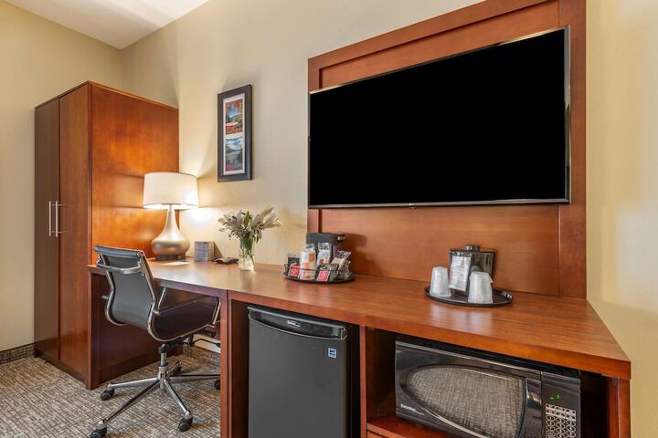 Room 17 of 28